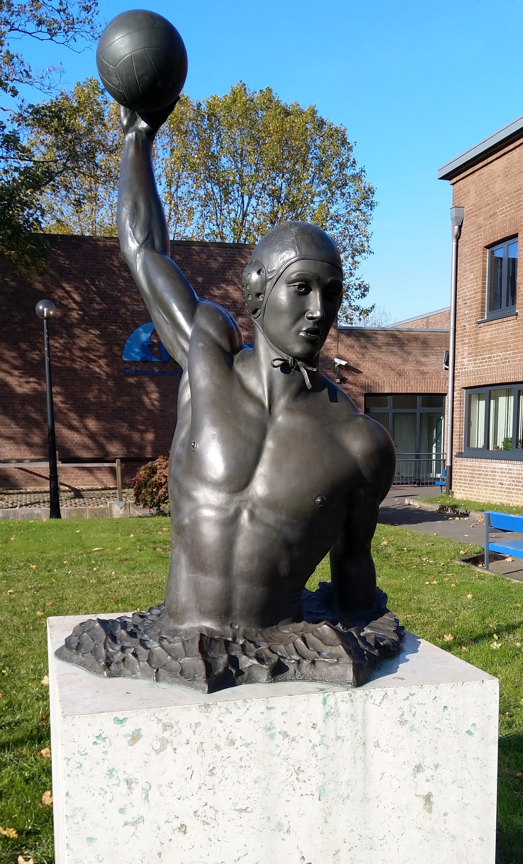 water polo statue in Ubach